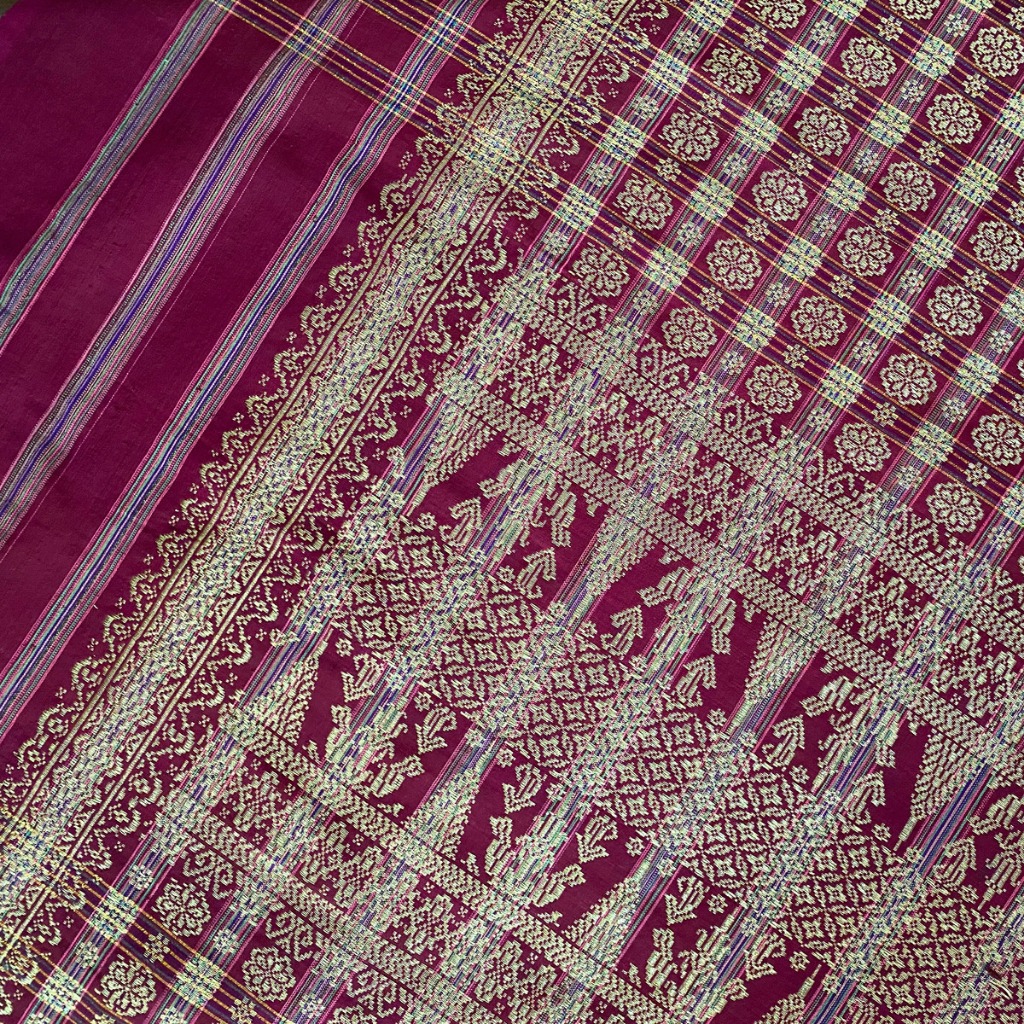 Kain Tenun Songket Khas Palembang Asli Motif Bunga Rumpak Warna Merah Tua Maroon Benang Emas