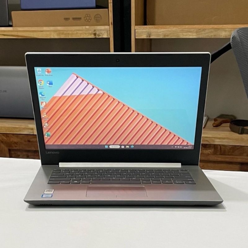 Lenovo Ideapad 320-14IKBIntel Core i5 gen 7
RAM 4 GB SSD 256 GB