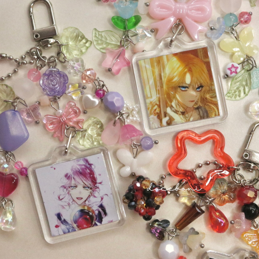 manhwa villainess keychain | penelope eckart cayena hill roxana agriche deborah seymour keychain | m