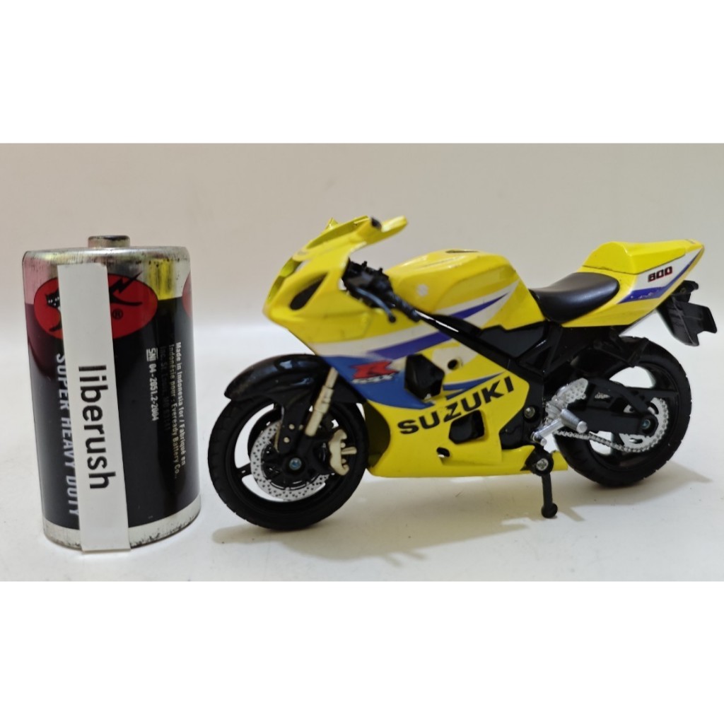Diecast maisto suzuki GSR R600 yellow racing motorbike