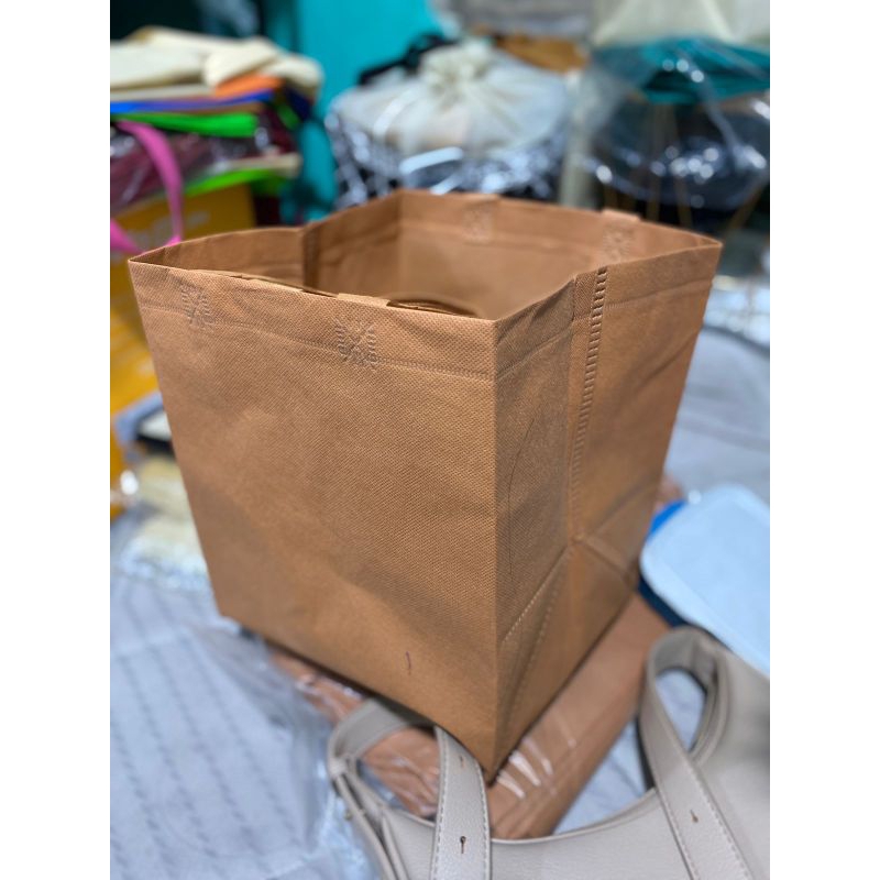 

( 1PACK ISI 60 PCS ) GOODIEBAG TAS HAJATAN 22X22CM TINGGI 28 CM / TAS BOX NASI / TAS WALIMATUL / TAS SPUNBOND / TAS SPUNBOND SOUVENIR / TAS SEMINAR / TAS RAMAH LINGKUNGAN / TAS BLANJA