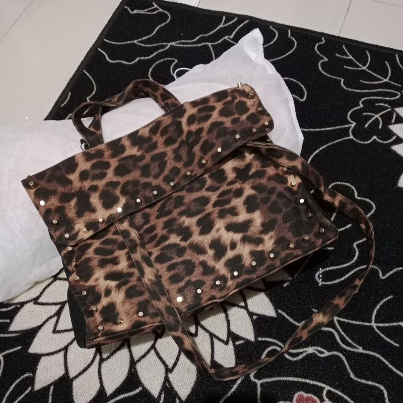 tas slempang/kanvas/leopard motif/**kwani brand**preloved