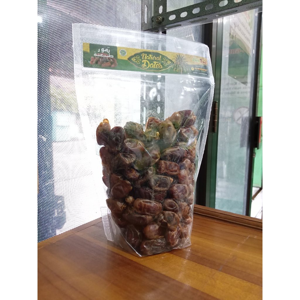 

Kurma Khalas Kholas Manis Segar Kemasan Pouch 1kg Al-Ghuroba