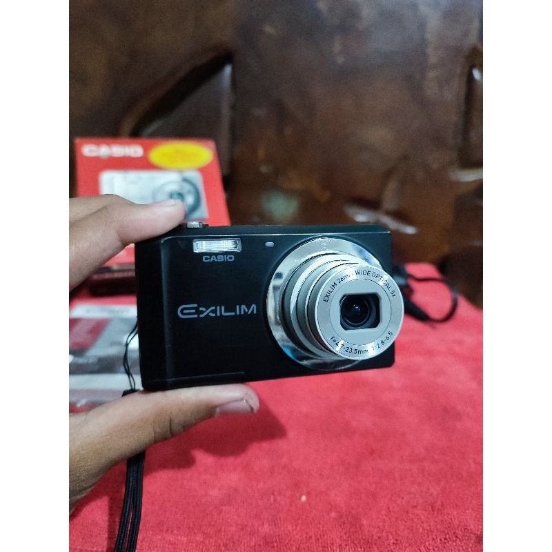 KAMERA DIGITAL CASIO EXILIM EX ZS5 FULLBOX WARNA BLACK (14.1mp) JERNIH