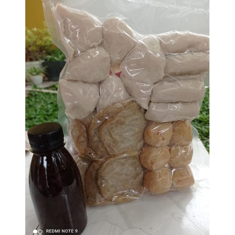

Pempek ikan asli isi 26 lengkap cuko