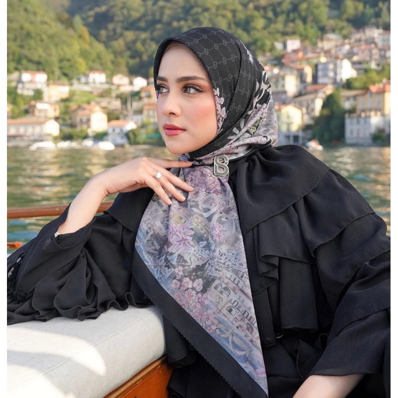 Como Buttonscarves