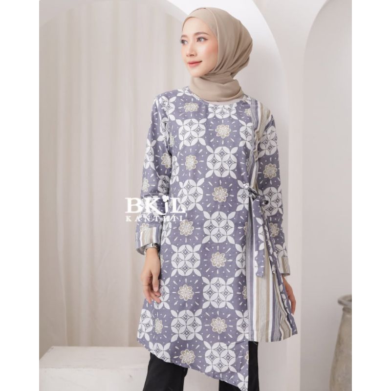 Atasan Wanita Tunik Batik Bunga Kerja Modern Katun Pink Biru Tali Resleting Belakang