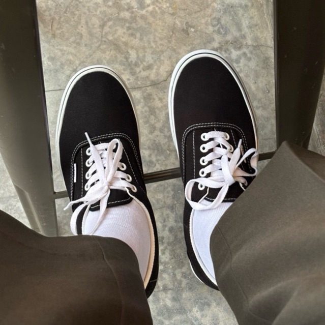 (SALE) VANS ERA BLACK WHITE BNIB RESMI PT NAVYA RETAIL