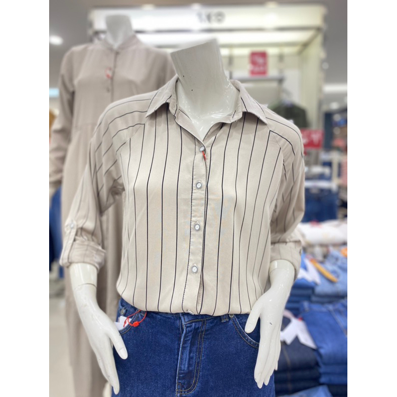 Kemeja motif garis merk AKO | Kemeja cewek terbaru dari AKO | Kemeja cewek merk AKO dari MATAHARI