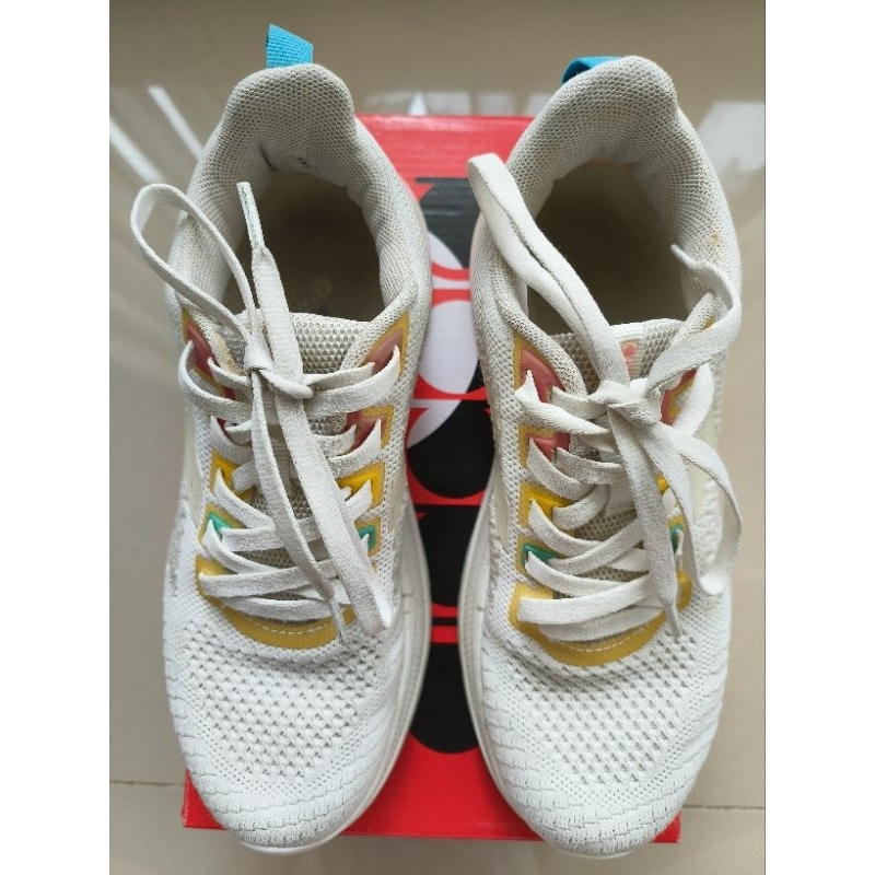 preloved sepatu wanita diadora