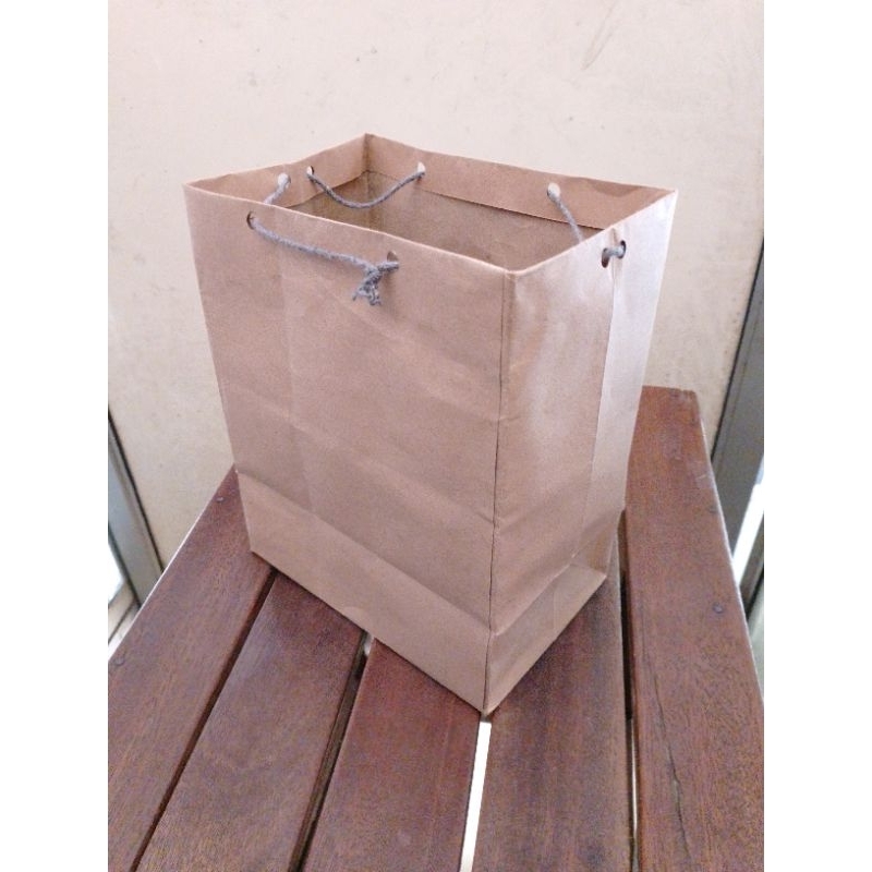 

Paper Bag uk 18cm x 12cm x 23cm (paket isi 12 pcs) tas kertas | tas hantaran| tas hampers