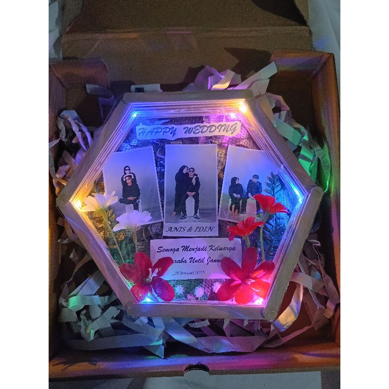 Frame Hexagonal Gift Wisuda/Wedding