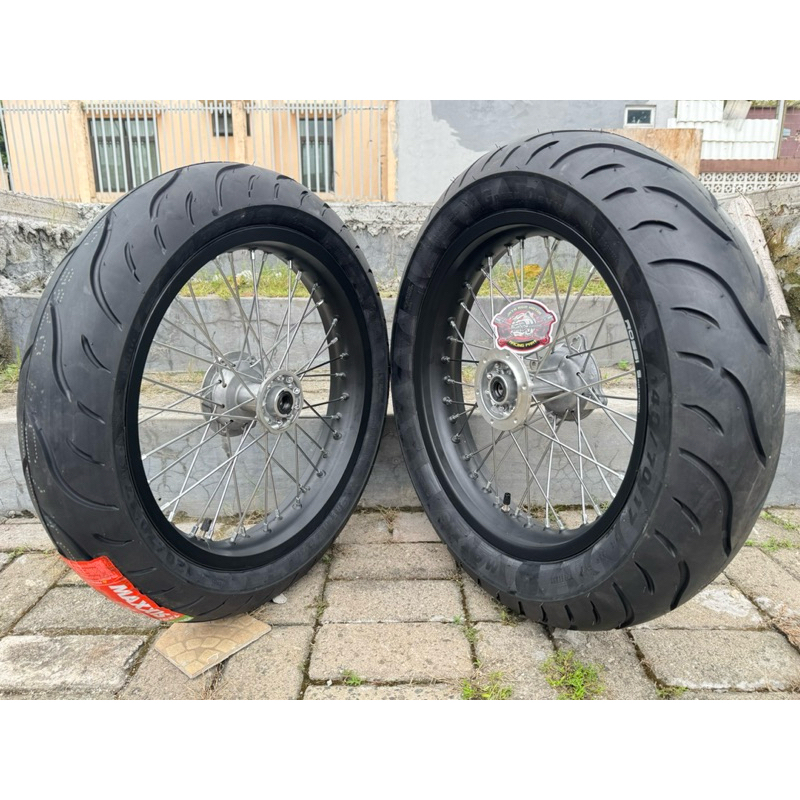 SUPERMOTO RING 17 KLX 150 PLUS BAN TUBLES MAXXIS FRE PIRINGAN CAKRAM DEPAN BELAKANG