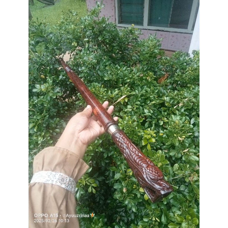 Tongkat komando galiasem ukiran