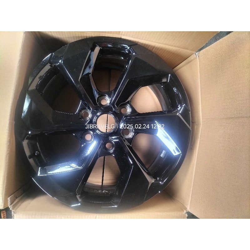 velg original Pajero 2024