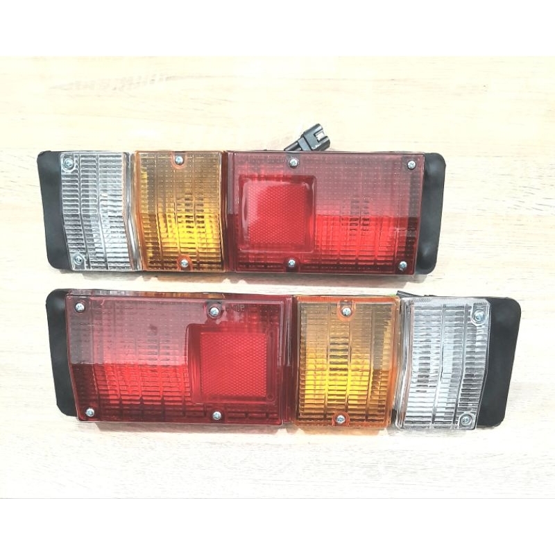 LAMPU BELAKANG/STOP ASSY HINO DUTRO, EURO4, HINO 300, DYNASAURUS PER SET(KANAN+KIRI)