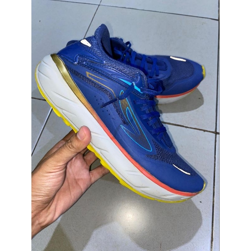 sepatu trail running 910