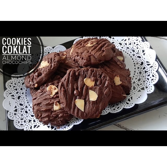 

KUE KERING LEBARAN CHOCO ALMOND CEMILAN LEMBUT ENAK MURAH 500GR