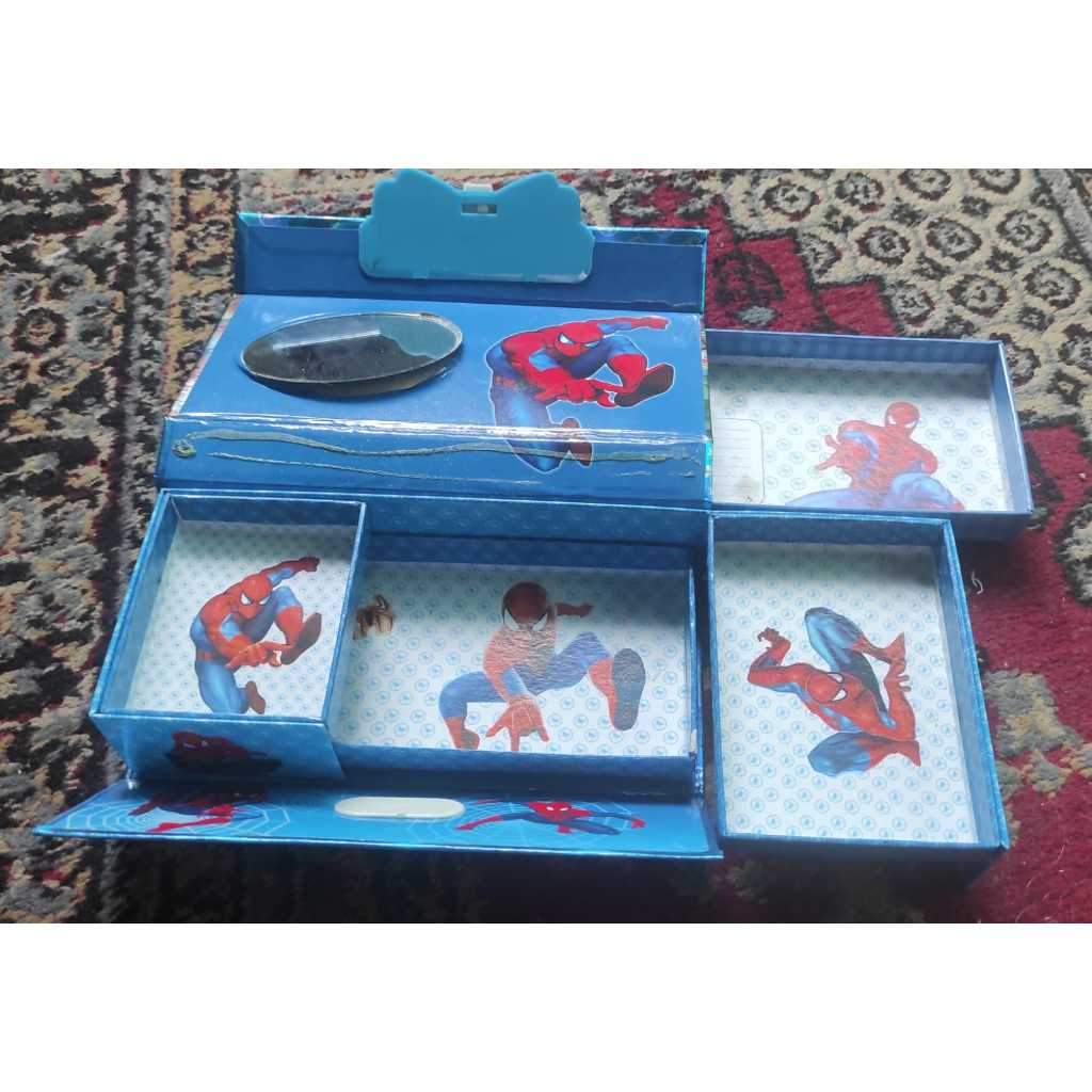 

Seken Bagus Kotak Pensil 3 Susun Spiderman 19 x 9 x 6