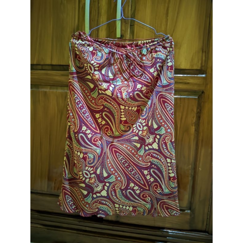 NEW Preloved Rok Merah Maroon