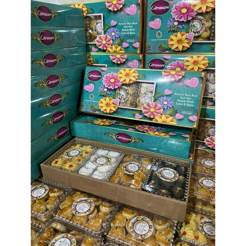 

Hampers kue lebaran isi 4 Toples