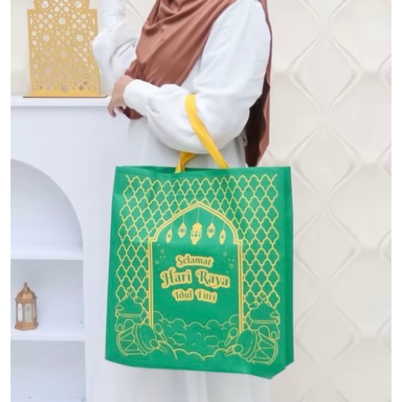 

Goddie Bag Idul Fitri Ukuran 38 x 45 x 11 Muat 1 parcel kecil