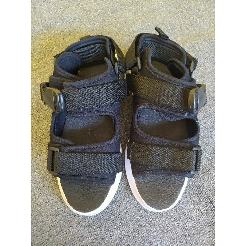 preloved sepatu wanita / sendal gunung