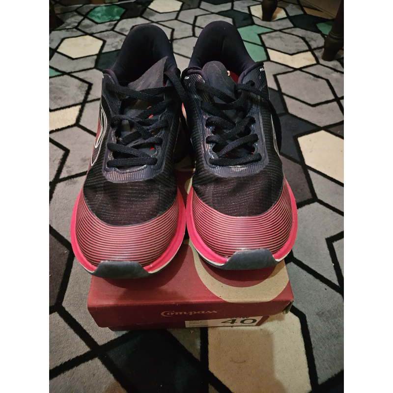 Sepatu Lari Pria Running 910 Haze Metaspeed