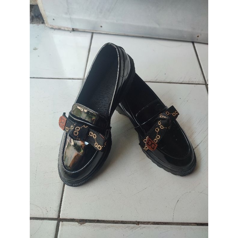 PRELOVED Sepatu Docmart wanita (masih baru ya)