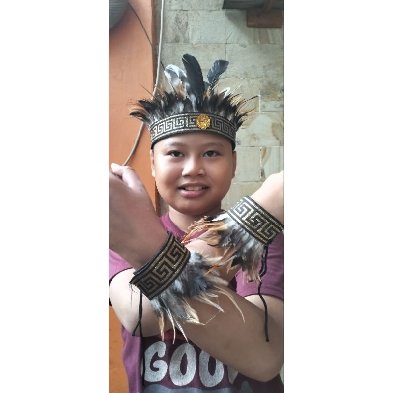 Mahkota Dayak Papua Satu set mahkota Dayak papua