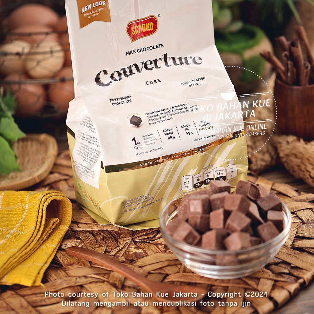 

Schoko MILK CUBE 250gr Chocolate Couverture Cokelat Dadu Susu Coklat Baking