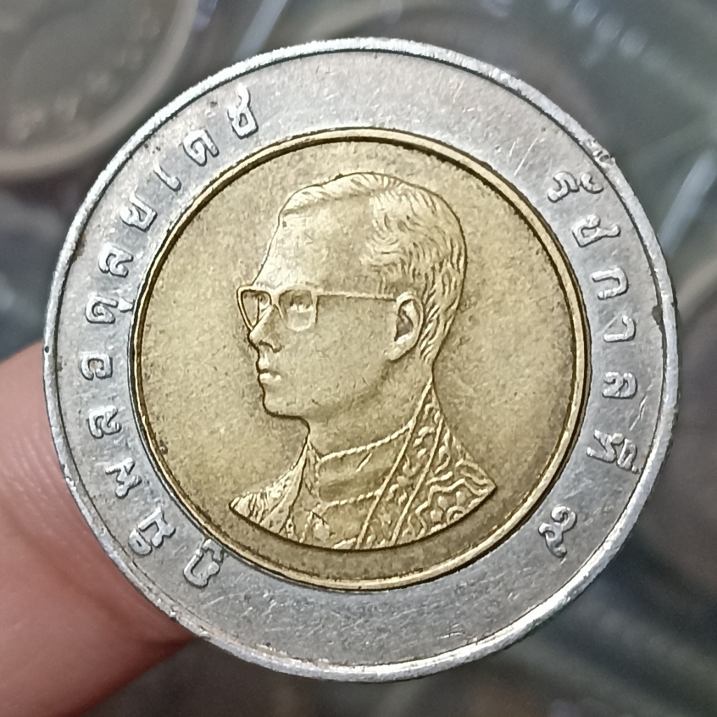 Koin Bimetal Thailand 10 Baht - Rama IX Wat Arun 3rd portrait