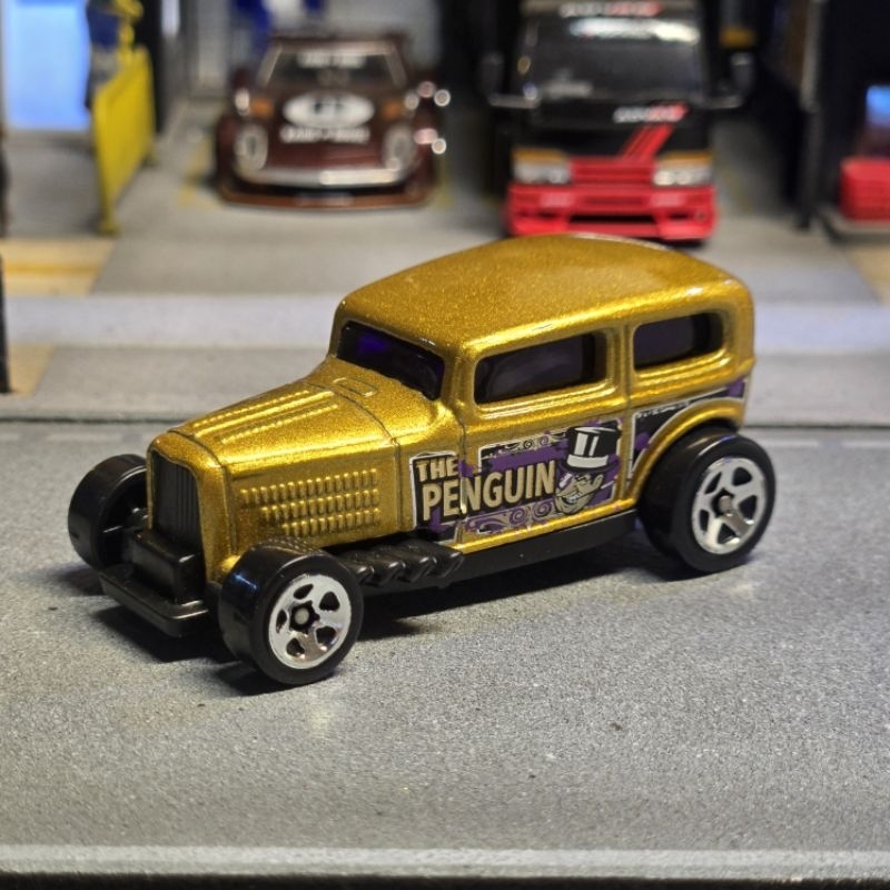 Hot Wheels 1/64 2001 Midnight Otto The Penguin Batman Gift Pack Loose