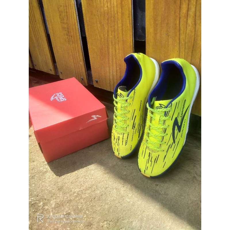 Ls reborn safety yellow old Futsal size 41 second