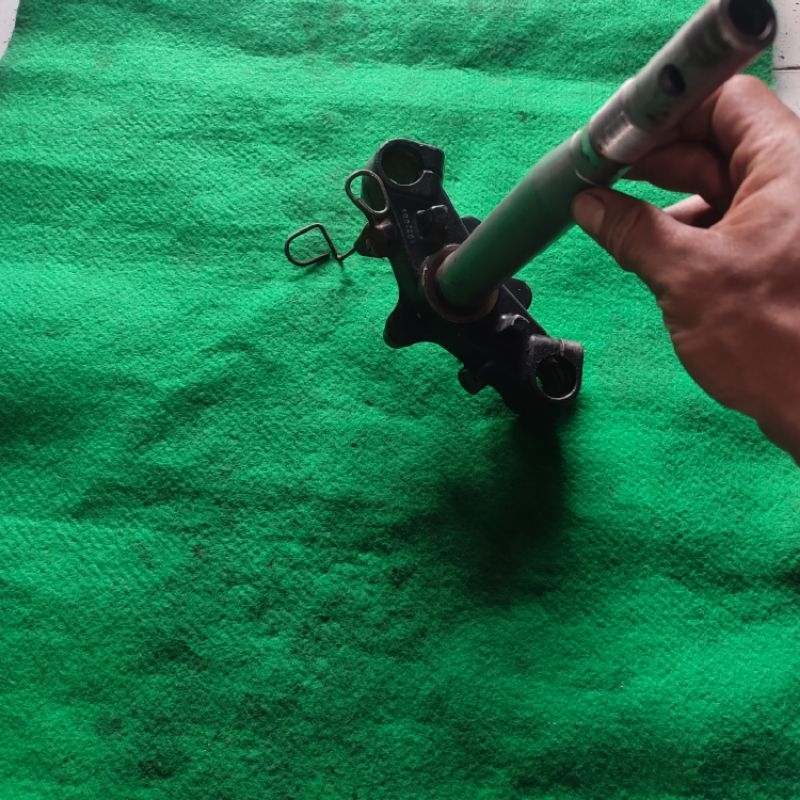 segitiga shokbreker depan Suzuki skydrave