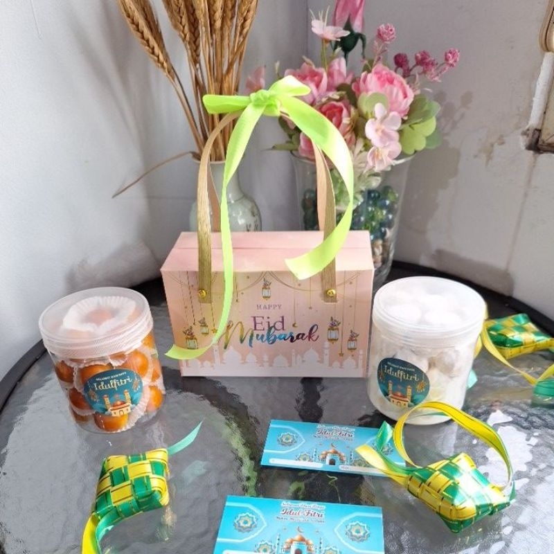 

Hamper premium 2 jar. Dus eklusif. Kue premium