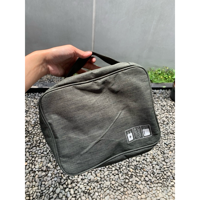 Tempat Kabel Pouch USB Charger Digital Travel Bag Organizer (Preloved)