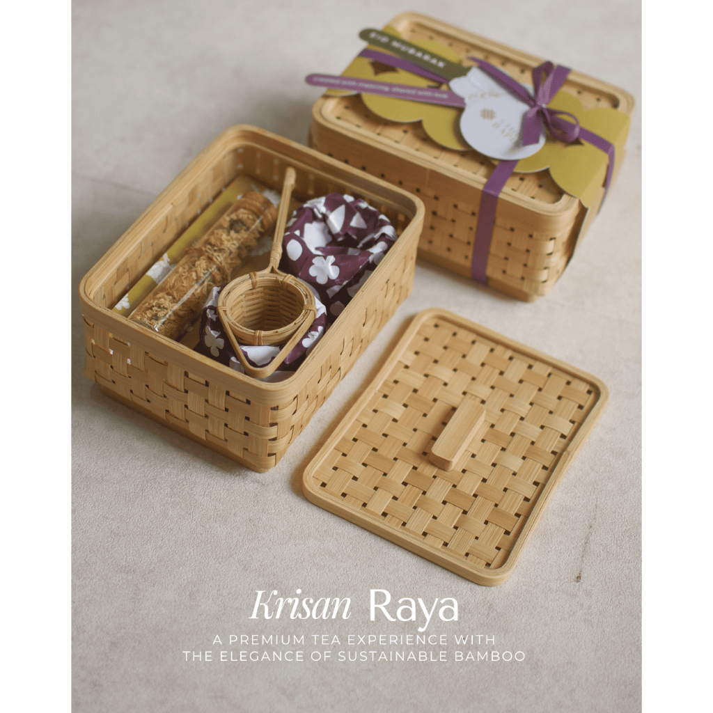 

Studio Dapur Eid Hampers Krisan Raya Tea Set Saringan Teh Anyaman Kulit Bambu Keranjang Gelas Bamboo