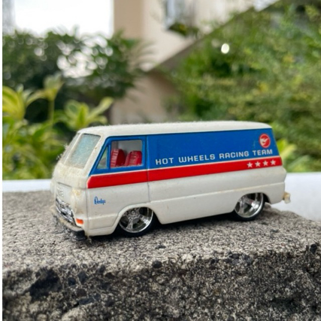 HOT WHEELS DODGE A100 VAN CUSTOM CLASSICS 1/50 BAN KARET RACING TEAM
