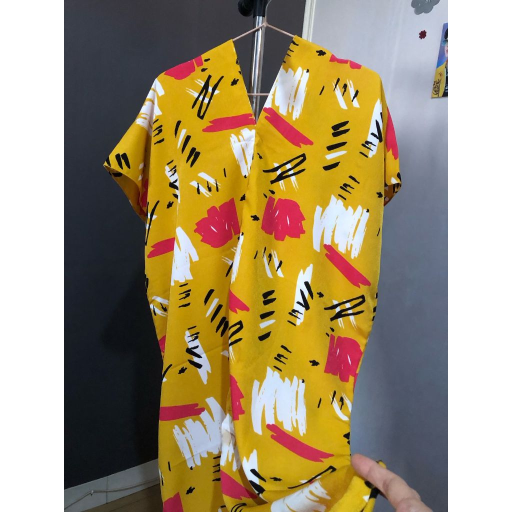 Outer Kaftan Midi Lengan Pendek (Di Atas Siku) - Kuning Motif