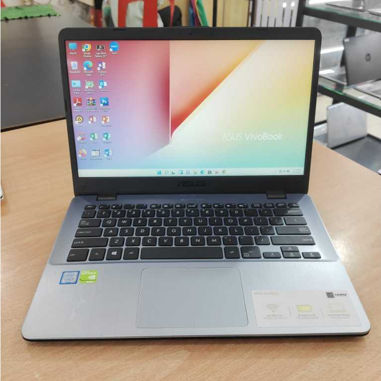 Laptop Asus Vivobook X405UQ / Core i5 Gen 7 / VGA Nvidia 940MX