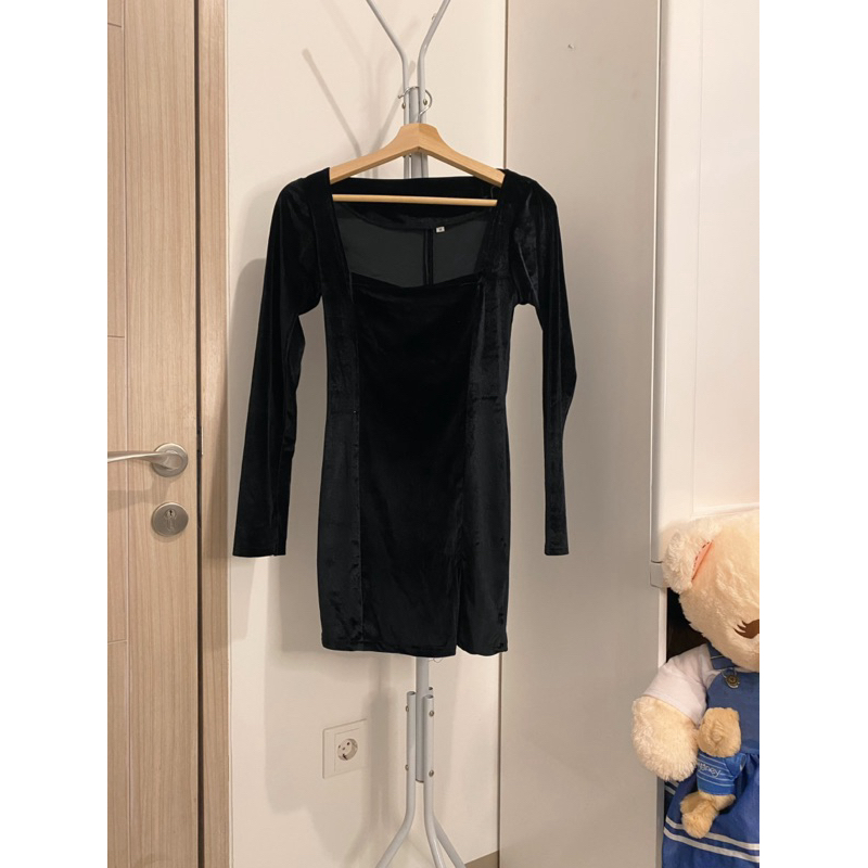 Black short dress/after party dress (defect sobekan kecil)