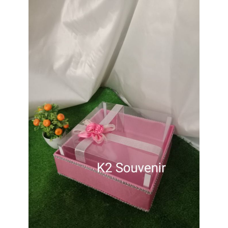 

kotak satuan kotak hantaran kotak kue mika pita bunga samping pink 25x25x7