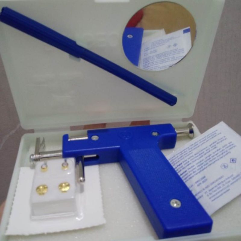 Set Alat Tindik Telinga Model Tembak (Alat Tindik, Cermin, Spidol, Sepasang Anting)