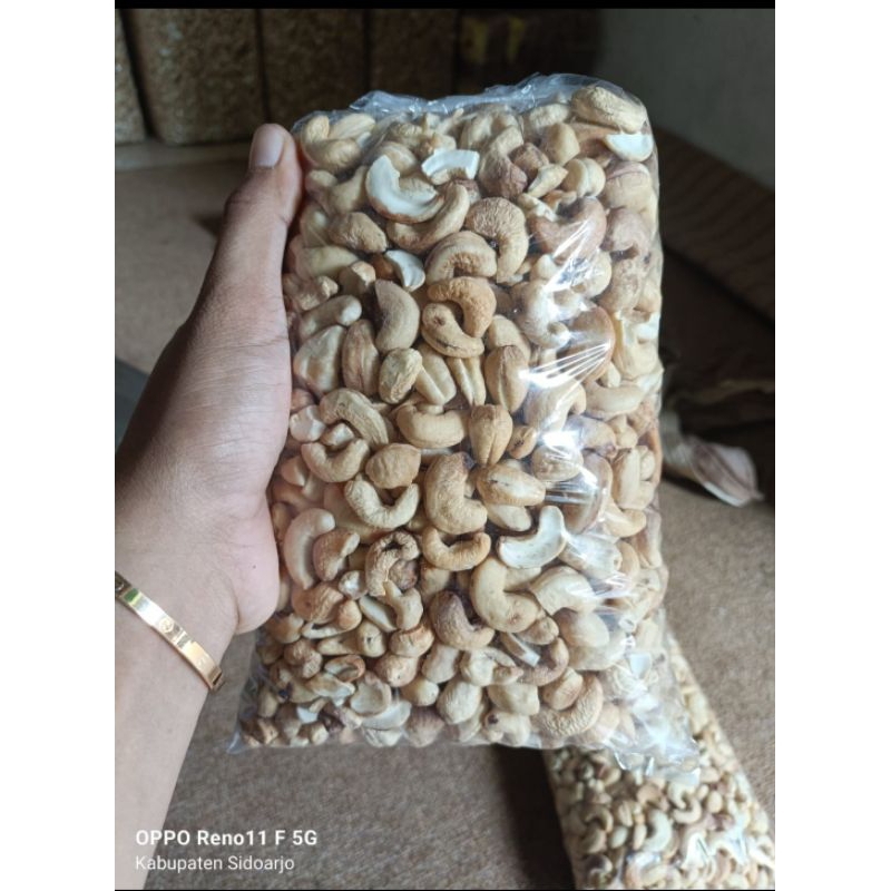 

kacang Mede utuh Sulawesi kemasan 1kg/mente mentah siap goreng