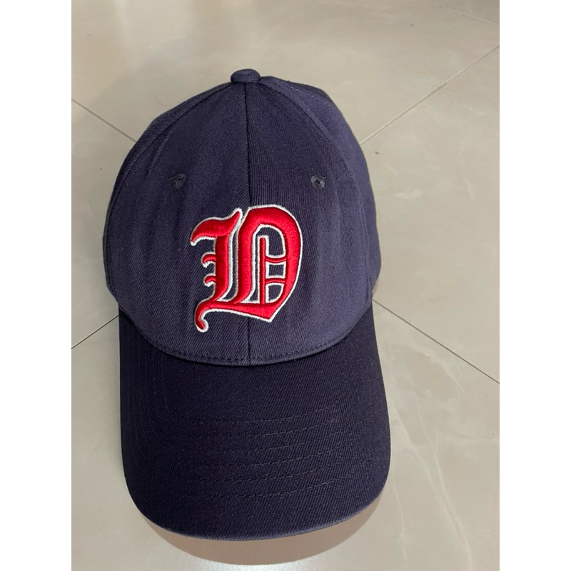 topi dc  logo D