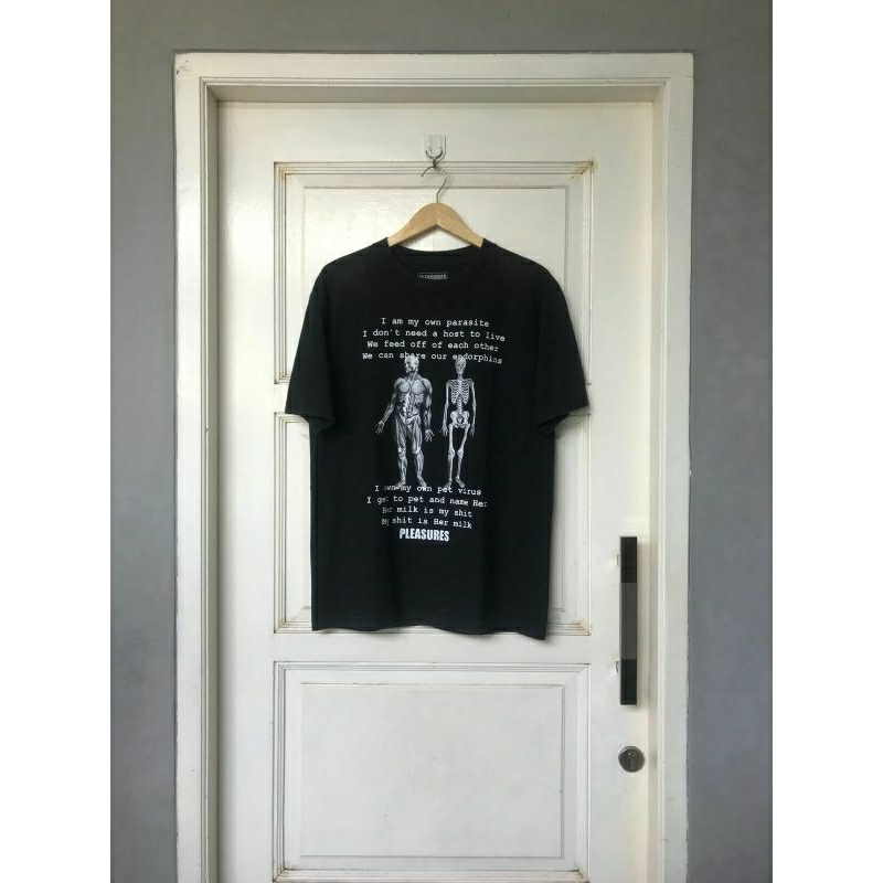 Kaos / T - Shirt Pleasures Second