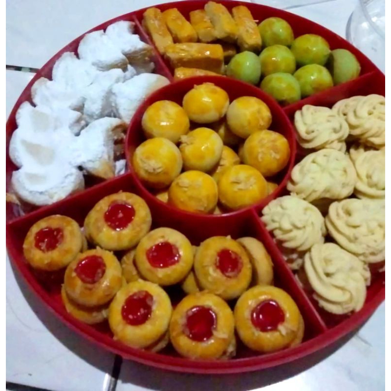 

Mix Kue Lebaran (Putri Salju, Thamprint Strawberry, Nastar Ori, Nastar Keju, Sagu Keju, Kastengel) berat 1 Kg