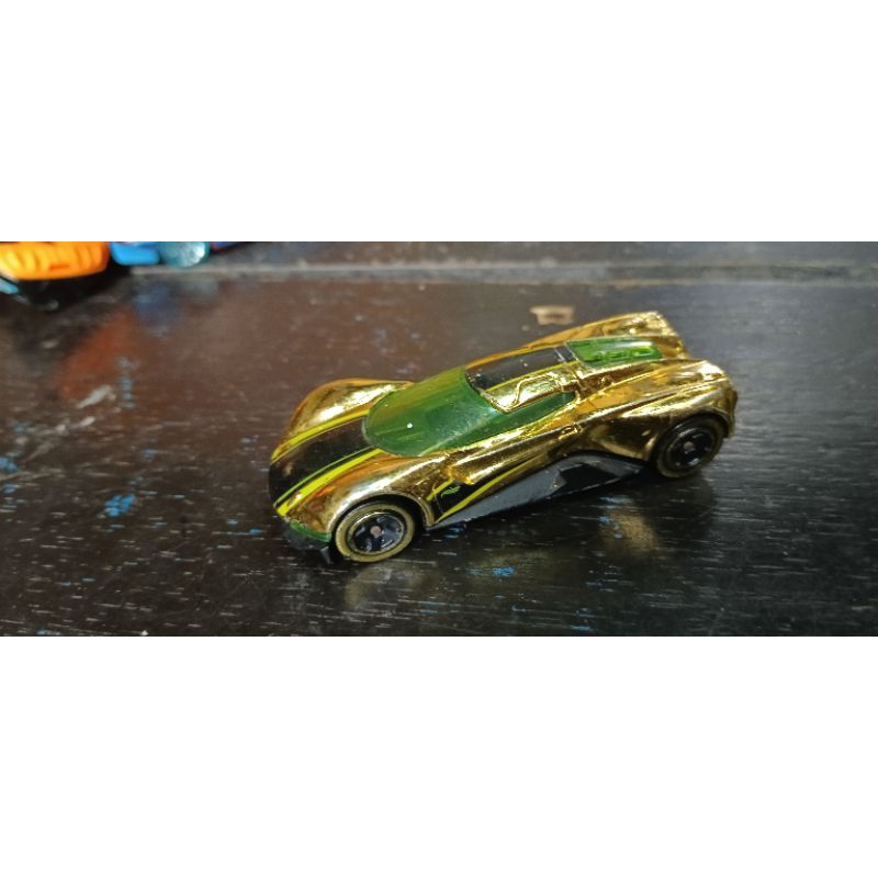 diecast hot wheels crescendo gold preloved