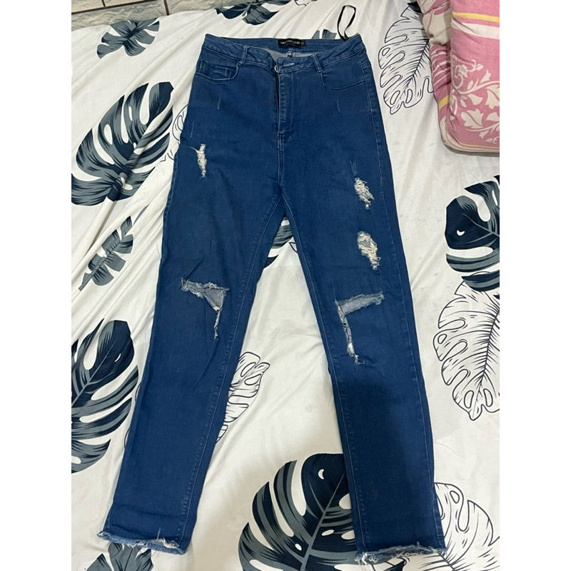 PRELOVED RIPPED JEANS